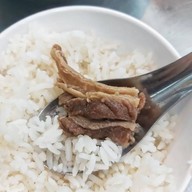 ร้านก๋วยเตี๋ยวยีเจ เนื้อตุ๋น หมูตุ๋น ❤