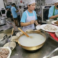 บรรยากาศ ข้าวต้มปลากิมโป้ บรรทัดทอง