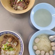 ลูกชิ้นอนามัย ซอยศูนย์วิจัย (ข้าง รพ.กรุงเทพ)