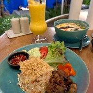 เมนูของร้าน Sala bang pa-in Eatery and Bar