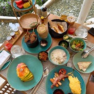 เมนูของร้าน Sala bang pa-in Eatery and Bar