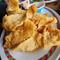 ร้านอาหารเจ้ไพรริมเขื่อนท่าฉลอม