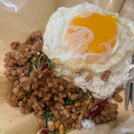 เมนูของร้าน ก็เพราะ กะเพรา ลาซาล