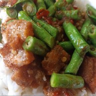 ร้านตาหวาน อาฉีไก่ทอด ตลาดน้อย