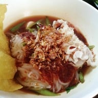 เมนูของร้าน ก๋วยเตี๋ยวเดินดง สำนักงานใหญ่