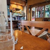 Queen Steak House หน้าร้านเปิดบริการปกติค่ะ