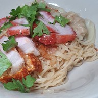 บะหมี่เกี๊ยวหมูแดงหมูกรอบ อิสรภาพ