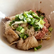 ส้มตำ-ยำแซ่บ อร่อยแยกวัดสิงห์ หน้าร้านก๋วยเตี๋ยวโก๋พงษ์วัดสิงห์
