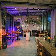 Earth House By The Earthling Cafe