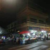 หน้าร้าน สมภพข้าวต้มปลาหน้าเก๋ง