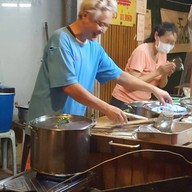 บะหมี่เกี๊ยวหมูแดงหมูกรอบ อิสรภาพ