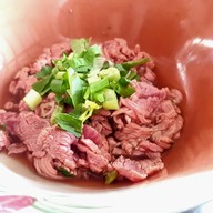 ส้มตำ-ยำแซ่บ อร่อยแยกวัดสิงห์ หน้าร้านก๋วยเตี๋ยวโก๋พงษ์วัดสิงห์