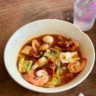 เมนูของร้าน ป้าตุ่มก๋วยเตี๋ยวแกงส้ม บ้านฉาง จ.ระยอง