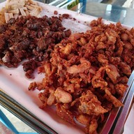 บรรยากาศ นิตยาข้าวเหนียวหมูทอด