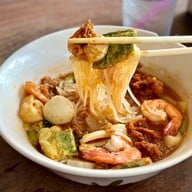 เมนูของร้าน ป้าตุ่มก๋วยเตี๋ยวแกงส้ม บ้านฉาง จ.ระยอง