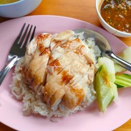 แดนข้าวมันไก่ สาขาสันทรายสายเก่าเยื้องปั๊มPT