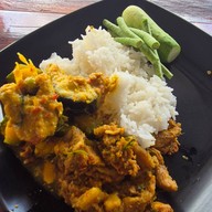 เจ๊หญิง ข้าวแกงบุฟเฟต์