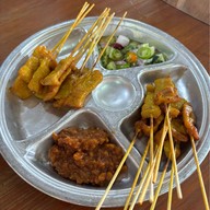 เมนูของร้าน ก๋วยเตี๋ยวไทยตาปุ้ย