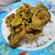 ร้านข้าวแกงต้นโพธิ์(แกงเขียวหวานเนื้อวัว)เจ้าเก่าขายตรงนี้มากว่า40กว่าปี