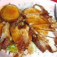 ข้าวหมูแดงสนามหลวง