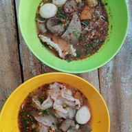 เมนูของร้าน เจ๊จิ๋ม ก๋วยเตี๋ยวต้มยำโบราณ ซอยนาคนิวาส30