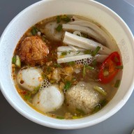 เมนูของร้าน ลูกชิ้นปลาบรรทัดทอง ที่1 จส.100 บรรทัดทอง ปทุมวัน