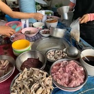 เล่าสี่ เกาเหลาเลือดหมู หมูทอด