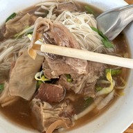 คุณญ่า เนื้อตุ๋น - เอ็นหมูตุ๋น