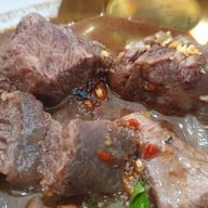 เทพเจ้าเพอร์ซีอุส ตำนานก๋วยเตี๋ยวเรือแห่งลุ่มแม่น้ำแยงซีเกียงและกษัตริย์แห่งอาณาจักรทั้งเจ็ด ทาวน์ อิน ทาวน์