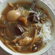 ก๋วยจั๊บน้ำข้นกระดูกอ่อน