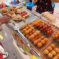 ไก่ทอด-ลูกชิ้นทอด ไม้ละ5บาท