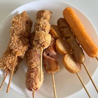 เมนูของร้าน ไก่ทอด-ลูกชิ้นทอด ไม้ละ5บาท