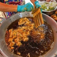 บรรยากาศ ทอดมันปลาอินทรี หน้าวัดจักรวรรดิ สูตร💯ปี จักรวรรดิ