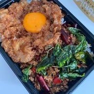 คุณฉุย กะเพราโบราณ  บรรทัดทอง