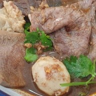เทพเจ้าเพอร์ซีอุส ตำนานก๋วยเตี๋ยวเรือแห่งลุ่มแม่น้ำแยงซีเกียงและกษัตริย์แห่งอาณาจักรทั้งเจ็ด ทาวน์ อิน ทาวน์