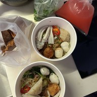 ลูกชิ้นปลาบรรทัดทอง ที่1 จส.100 บรรทัดทอง ปทุมวัน