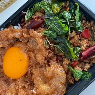 คุณฉุย กะเพราโบราณ  บรรทัดทอง