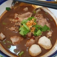 เทพเจ้าเพอร์ซีอุส ตำนานก๋วยเตี๋ยวเรือแห่งลุ่มแม่น้ำแยงซีเกียงและกษัตริย์แห่งอาณาจักรทั้งเจ็ด ทาวน์ อิน ทาวน์