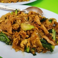 เมนูของร้าน ราดหน้า ป๋าอู๊ดราดหน้ายอดผัก ดินแดง ป๋าอู๊ดราดหน้ายอดผัก ดินแดง