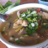 ร้านลาบเป็ดกลางทุ่ง