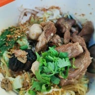 เมนูของร้าน ร้านป้าโอ่ง สวนหลวง ร.9