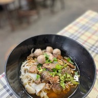 เมนูของร้าน ก๋วยเตี๋ยวเนื้อ ศรเดชโภชนา