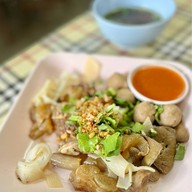 เมนูของร้าน ก๋วยเตี๋ยวเนื้อ ศรเดชโภชนา