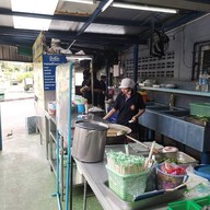 บรรยากาศ ราดหน้า ป๋าอู๊ดราดหน้ายอดผัก ดินแดง ป๋าอู๊ดราดหน้ายอดผัก ดินแดง