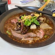 เมนูของร้าน เทพเจ้าเพอร์ซีอุส ตำนานก๋วยเตี๋ยวเรือแห่งลุ่มแม่น้ำแยงซีเกียงและกษัตริย์แห่งอาณาจักรทั้งเจ็ด ทาวน์ อิน ทาวน์