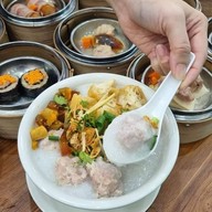 เพชรรัตน์ ติ่มซำ น่านนคร