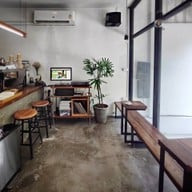 บรรยากาศ One Two Two Coffee Bar Srinakarin.