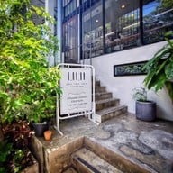 หน้าร้าน One Two Two Coffee Bar Srinakarin.