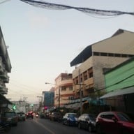หมูโบราณ สี่แยกโก้งโค้ง