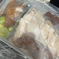 เมนูของร้าน ไก่ในเล้า ข้าวมันไก่ ตลาดคุณยิ้ม